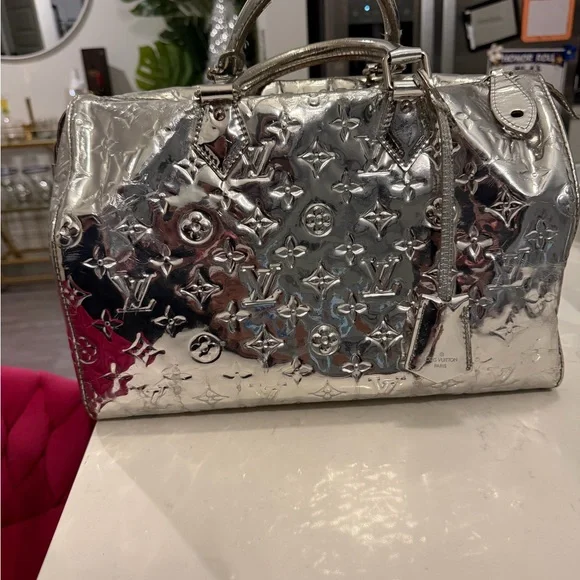 Authentic LOUIS VUITTON Monogram Miroir Speedy 30 Silver. - Picture 12 of 16